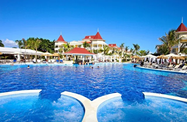 Luxury Bahia Principe Bouganville All Inclusive pool
